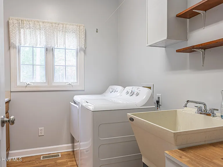12 Wildwood Ln — Photo 24
