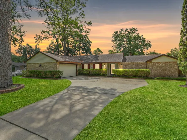 12415 Pantano Dr, Houston, TX 77065