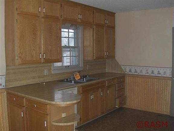 2nd image of 909 S Minnesota St