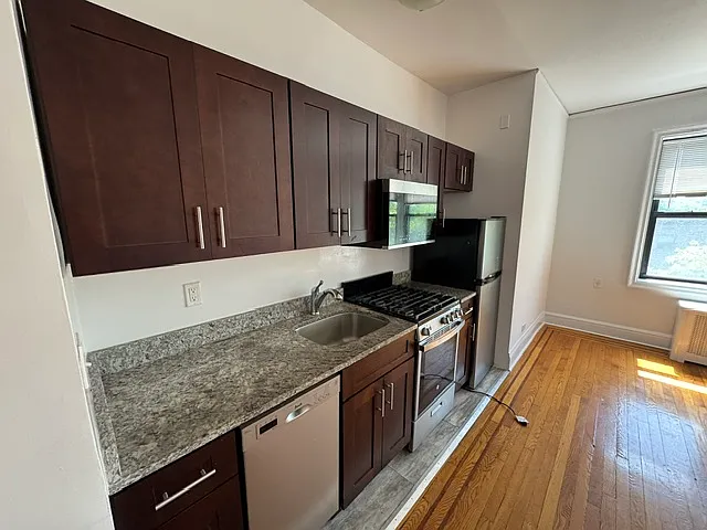 7 East Ave — Photo 5