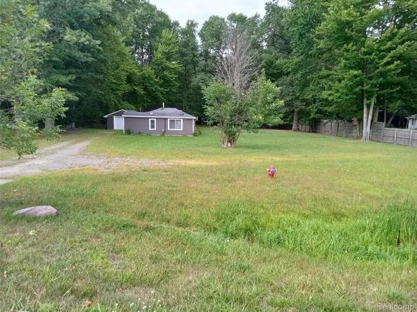 2224 W Isabella Rd, Midland, MI 48640
