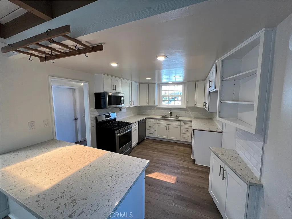 2 bed, 1486 sqft, $5,000 — Photo 2