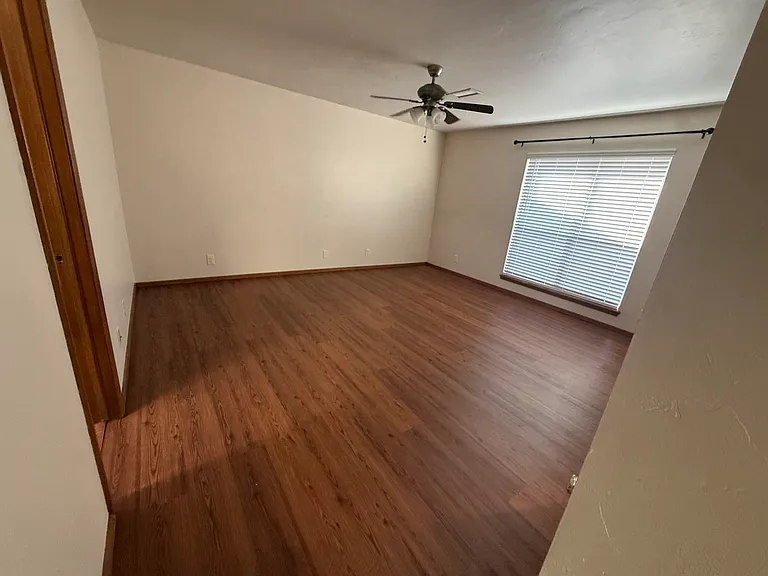 2508 Windsor Rd — Photo 3
