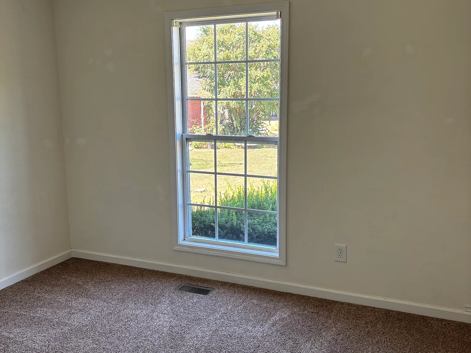 3 bed, 1350 sqft, $1,800 — Photo 3