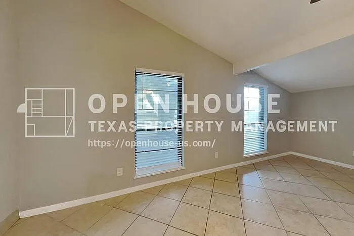 3 bed, 2.0 bath, 1777 sqft, $1,950 — Photo 3