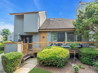 12 Chestnut Ct, Basking Ridge, NJ 07920