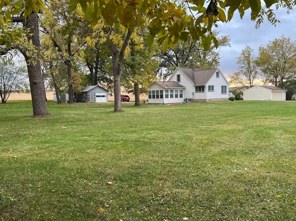 1804 Mapleway Rd, Coggon, IA 52218