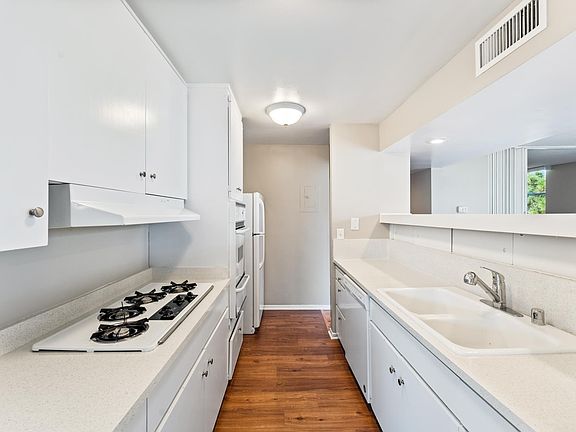4th image of 1155 E Del Mar Blvd APT 317