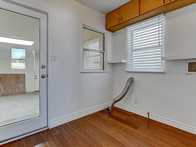 15340 Cohasset St — Photo 10