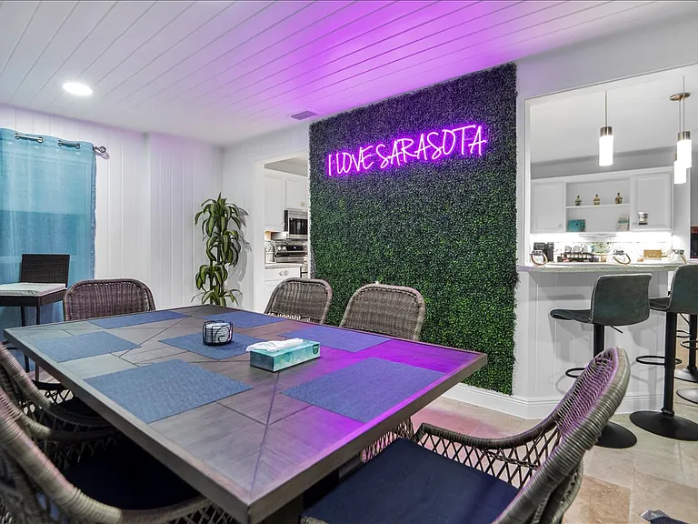 31 Lands End Ln — Photo 3