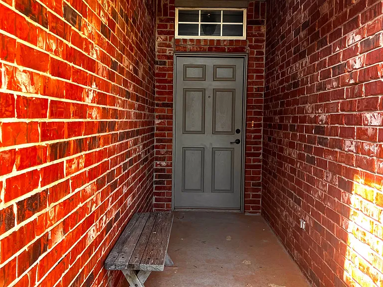 715 E Forest Court Ln — Photo 4