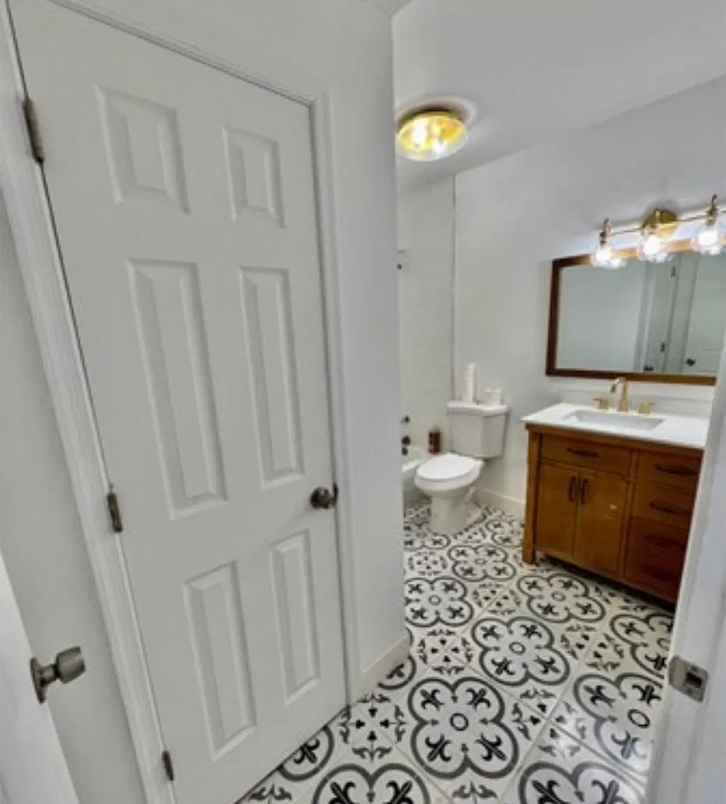 4 bed, 1.5 bath, 672 sqft, $1,900 — Photo 2