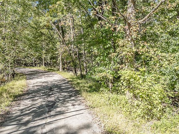 4th image of Pew Rd