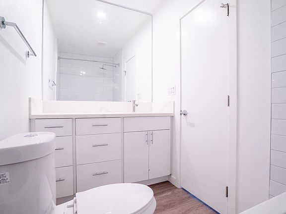 3rd image of 3461 Waverly Dr #1B-1Ba-900Sqft