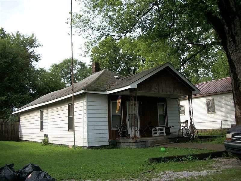 2nd image of 1811 Short Ave
