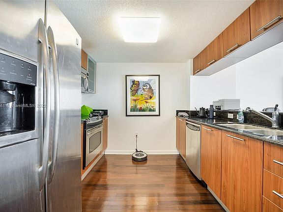 4th image of 1800 N Bayshore Dr APT 3608
