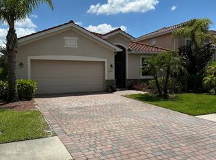2350 Heydon Cir E, Naples, FL 34120