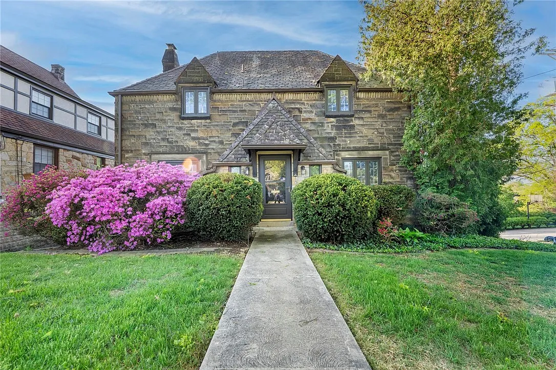 87 Vernon Dr photo 1