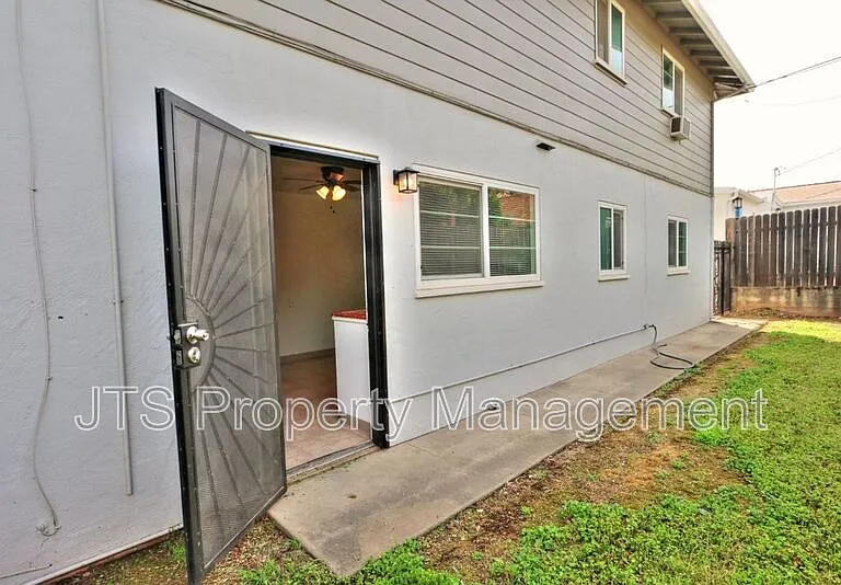 4439 V St #1 — Photo 54