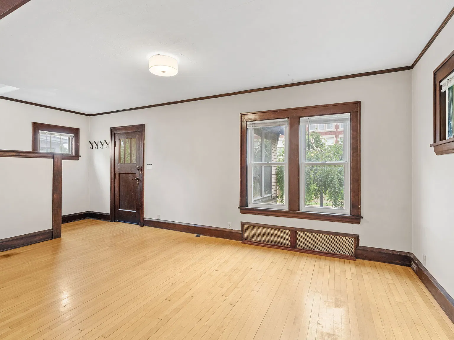 3 bed, 1186 sqft, $2,395 — Photo 2
