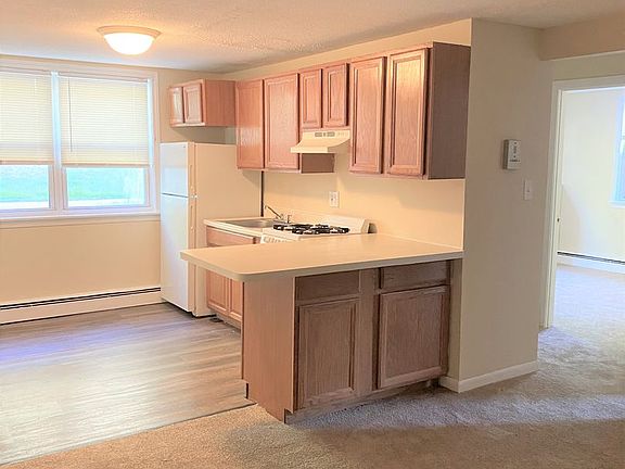 2nd image of 73 Park Ave W #2