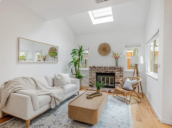 3881 Vine St, Pleasanton, CA 94566