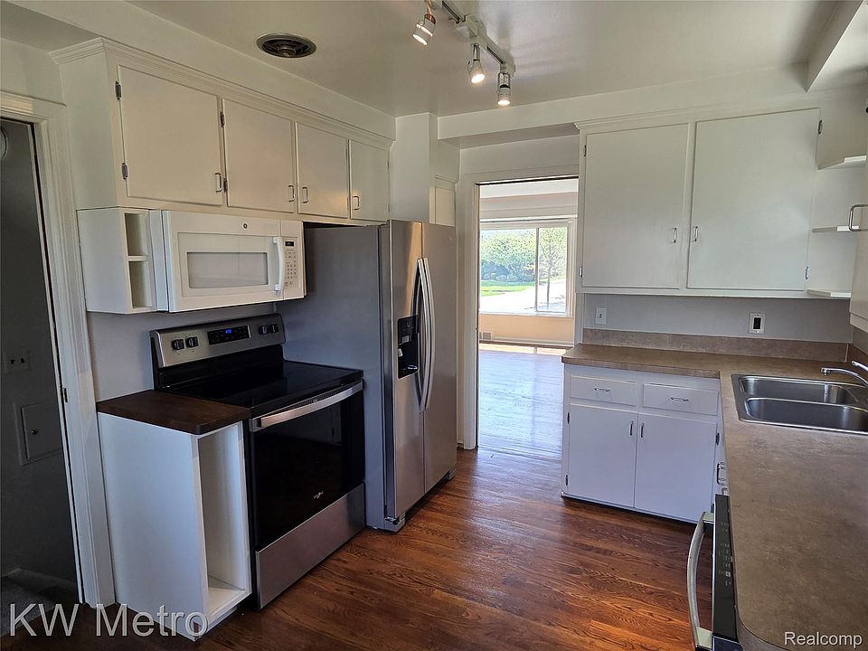 122 Jeffrey Ave, photo 4