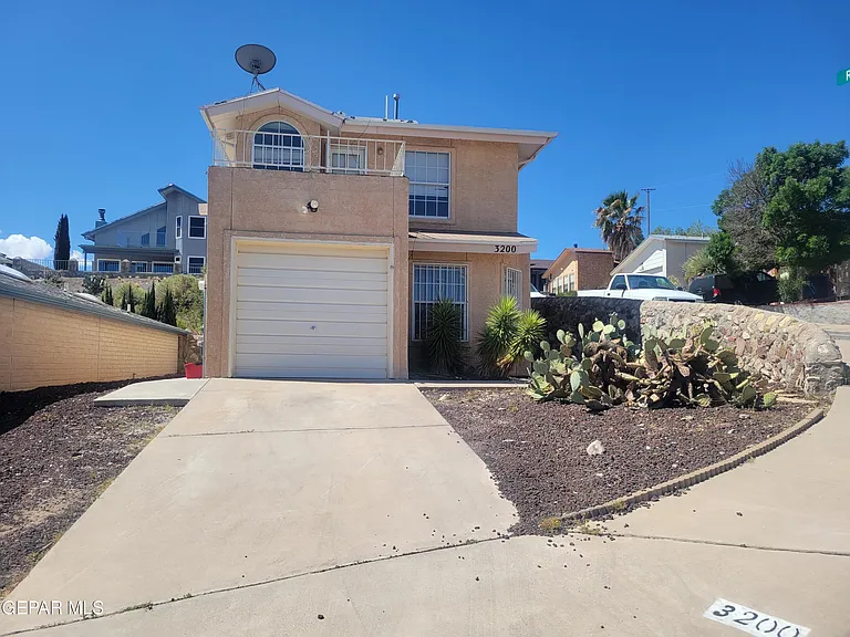 3200 Mountain Ridge Dr — Photo 1