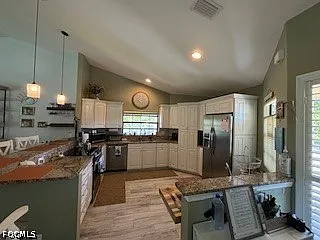 2 bed, 2.0 bath, 1271 sqft, $4,200 — Photo 4