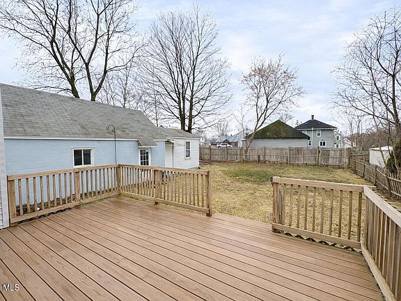 4th image of 119 Maple Avenue