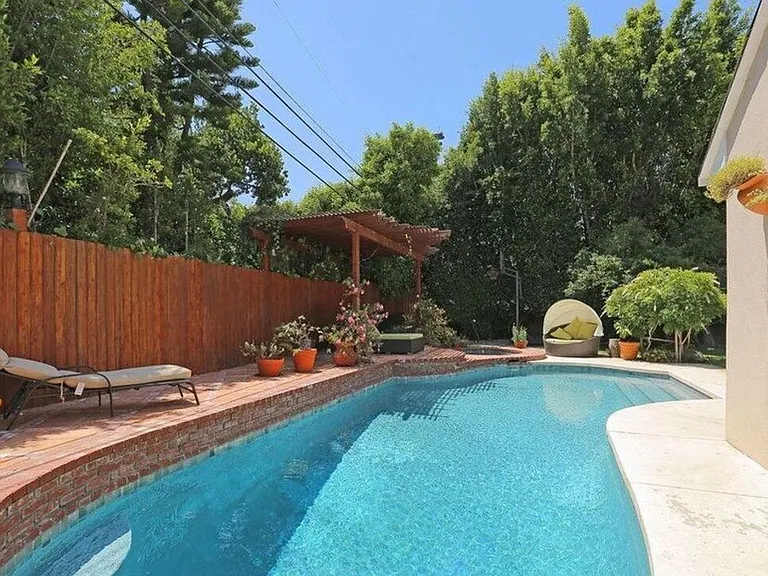3076 Earlmar Dr — Photo 21