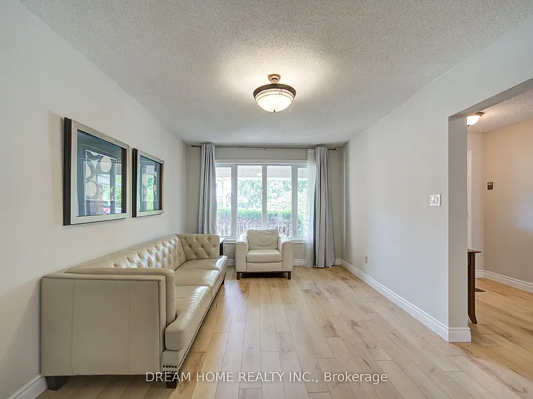 25 Yongehurst Rd — Photo 6