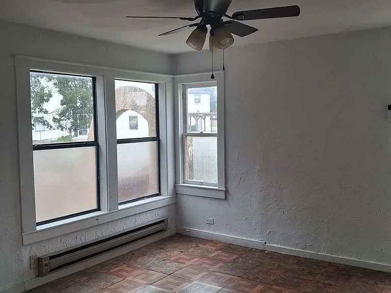 409 S Avenue H — Photo 7
