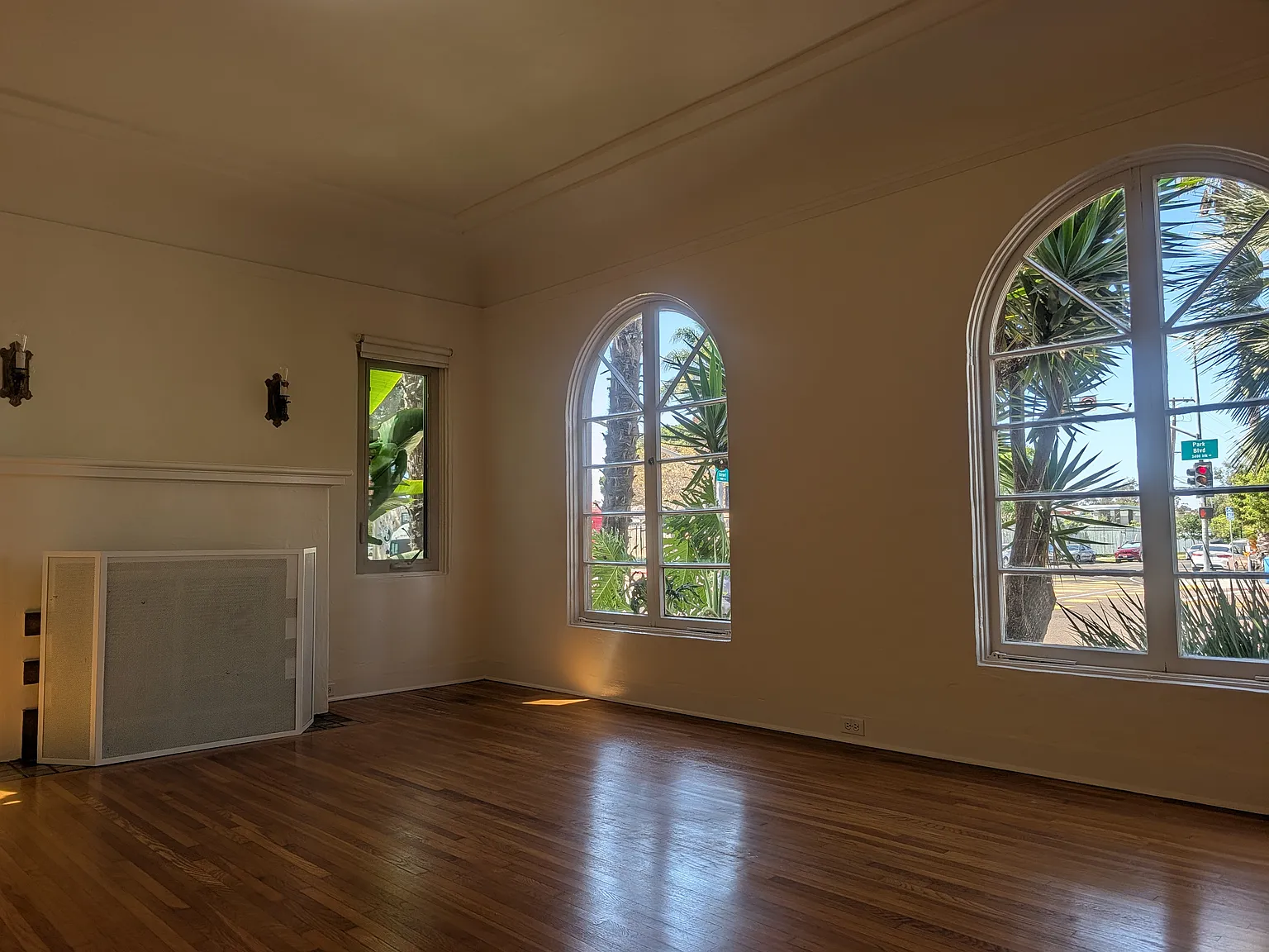 2 bed, 1.5 bath, 1300 sqft, $2,935 — Photo 2