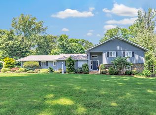 230 Hollydale Rd, Fairfield, CT 06824