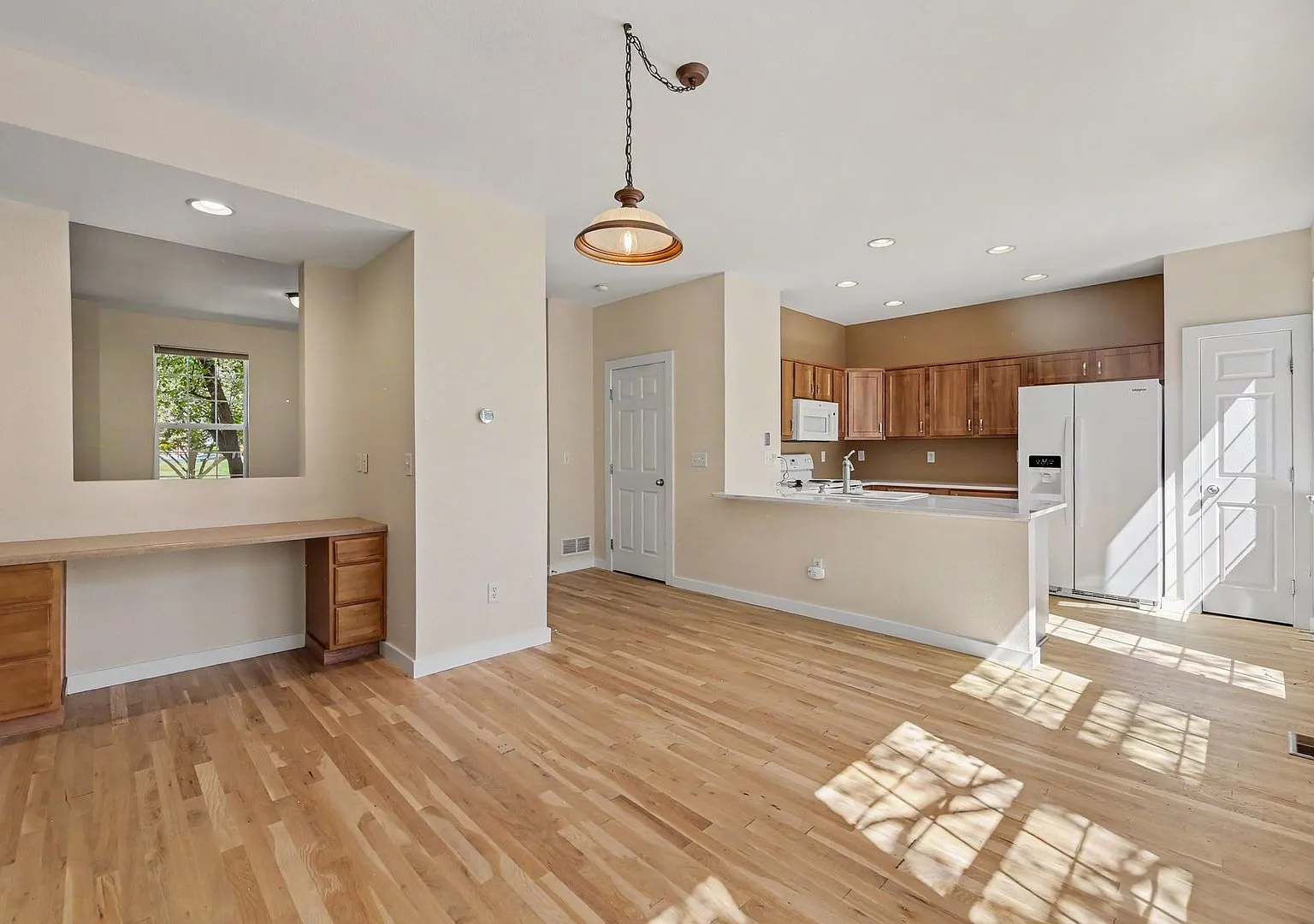 Stunning Lafayette Townhouse - 2 beds and 3 baths - Available NOW! — Photo 4