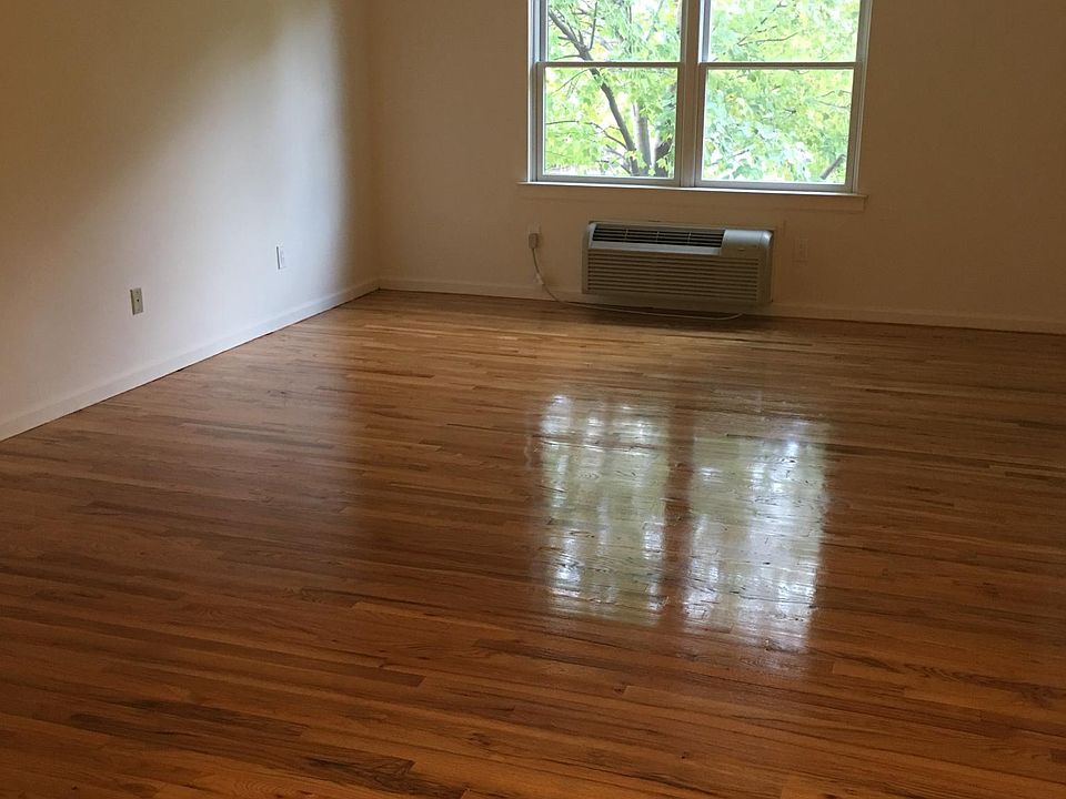 2nd image of 10 Pine St APT 4J