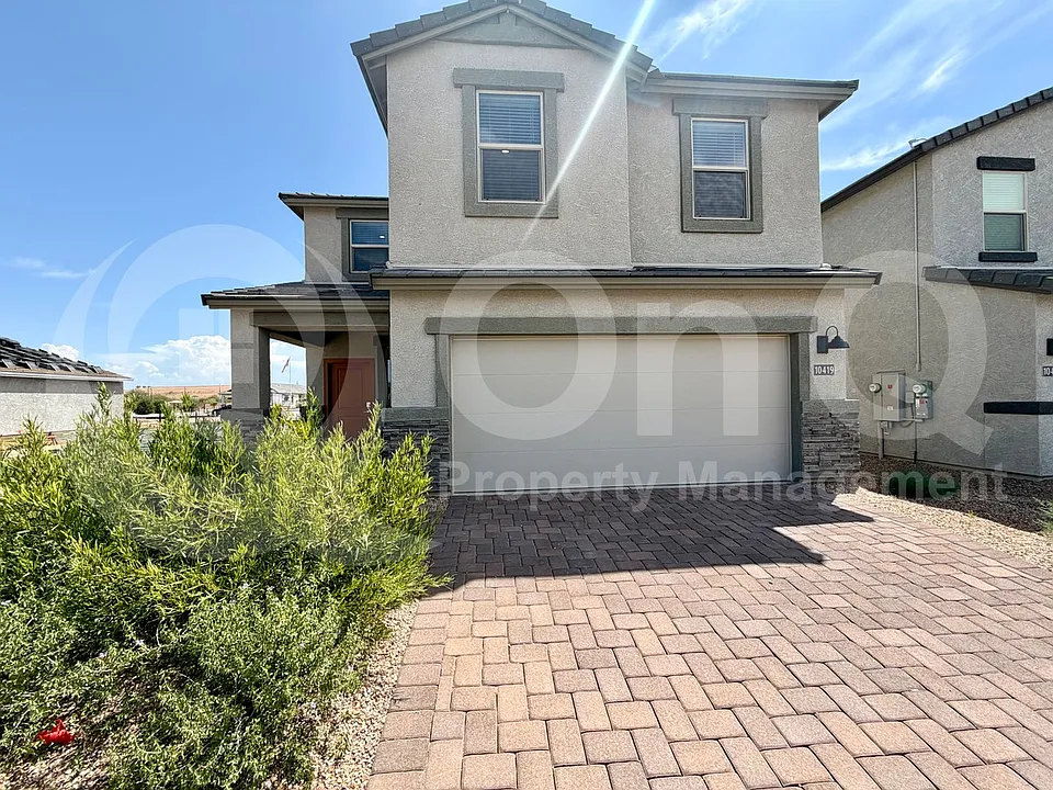 10419 W Guildford Ln
