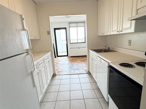 5th image of 250 Gorge Rd APT 17I