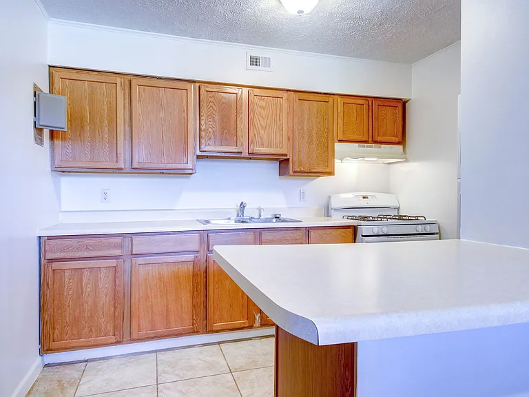 717 Fairmont Dr — Photo 22
