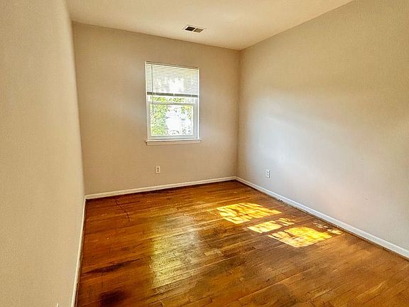 5th image of 3916 Liberty Heights Ave #11743599