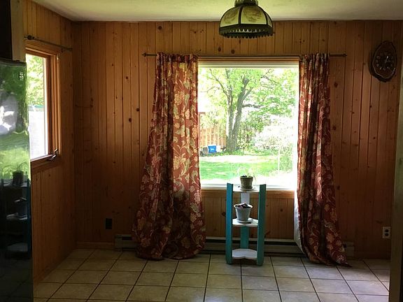 Eat in kitchen or bonus room