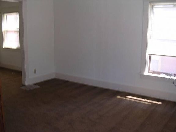 4th image of 716 W Ionia St