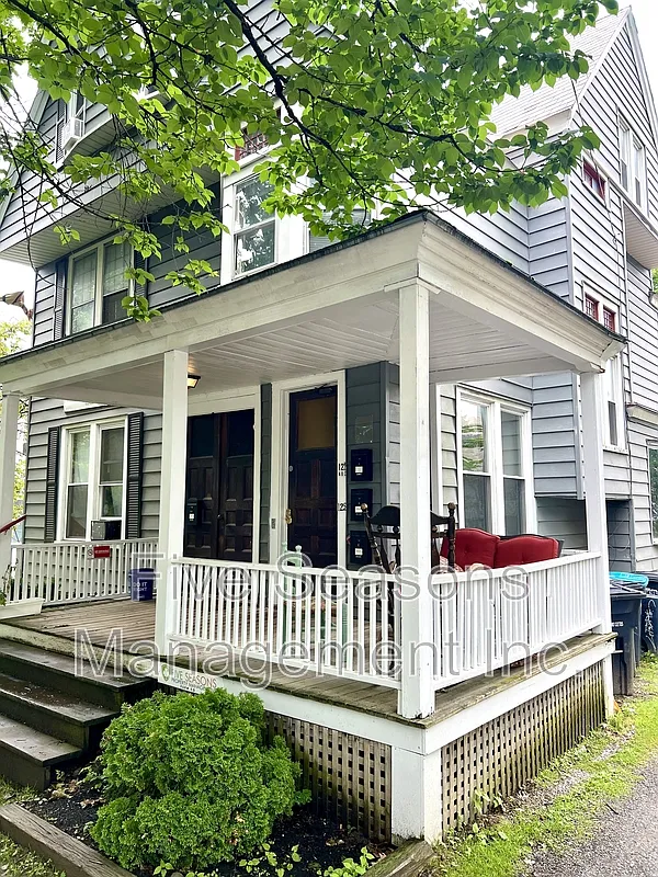 122 Buell St — Photo 1