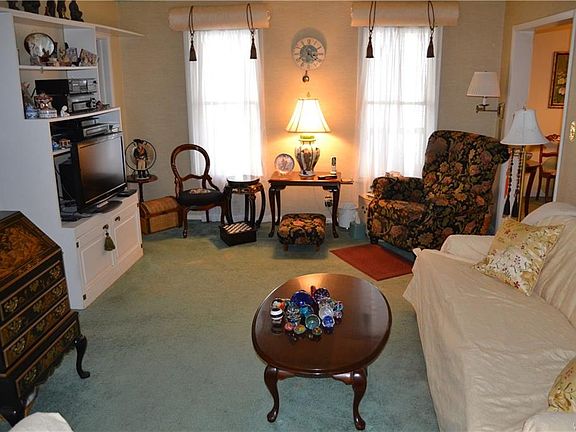 2nd image of 239 William St