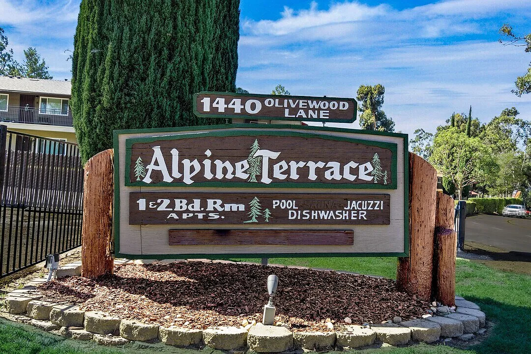 Alpine Terrace Apartments — Photo 1