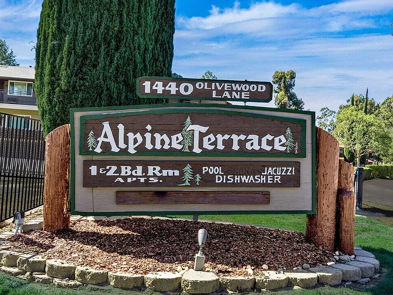 Alpine Terrace Apartments — Photo 1
