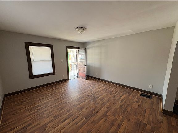 5th image of 2428 Columbia Ave