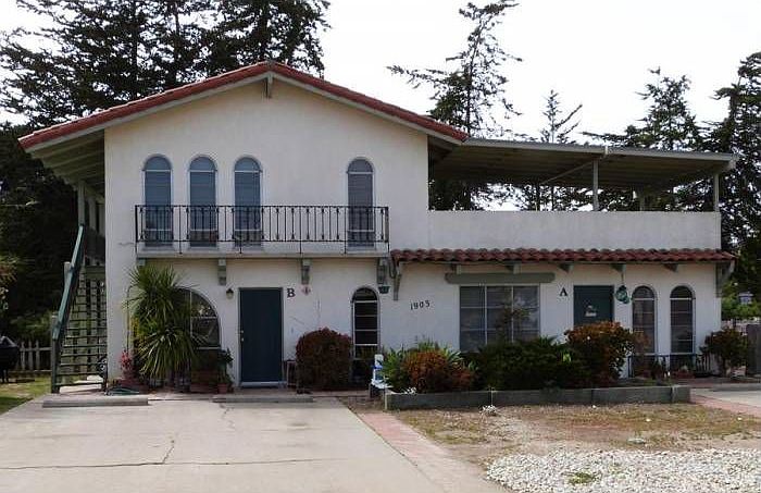 Front (upstairs unit)