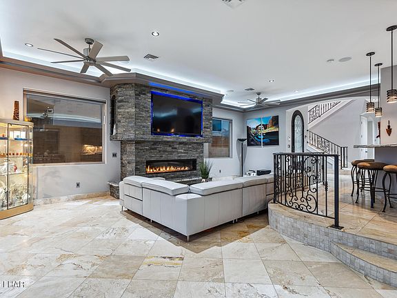 4th image of 2943 Camino Del Rio